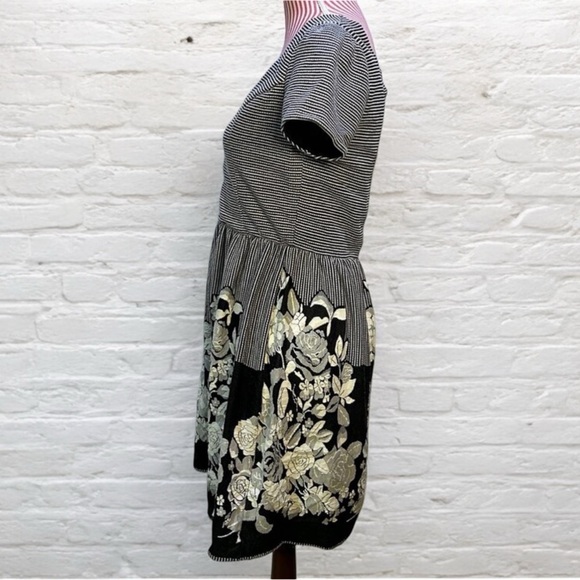 Romantic Black White Striped A-Line Dress Floral Detail & Peekaboo Cutout Size L - Picture 5 of 8